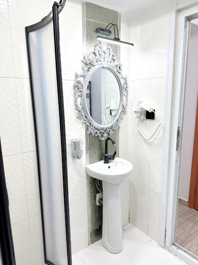 Menesa Hotel Истанбул Екстериор снимка